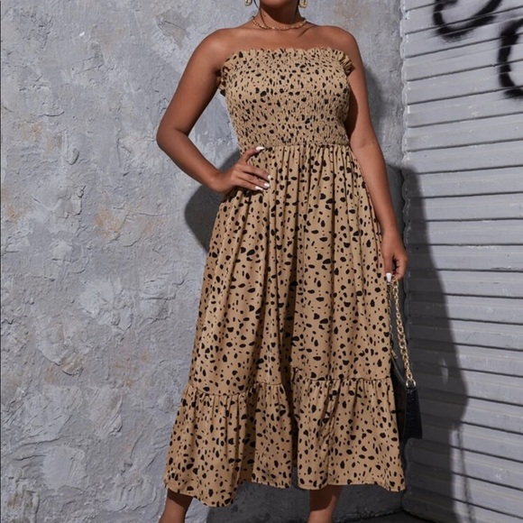 Dalmatian dot shirred maxi dress - Picture 5 of 5